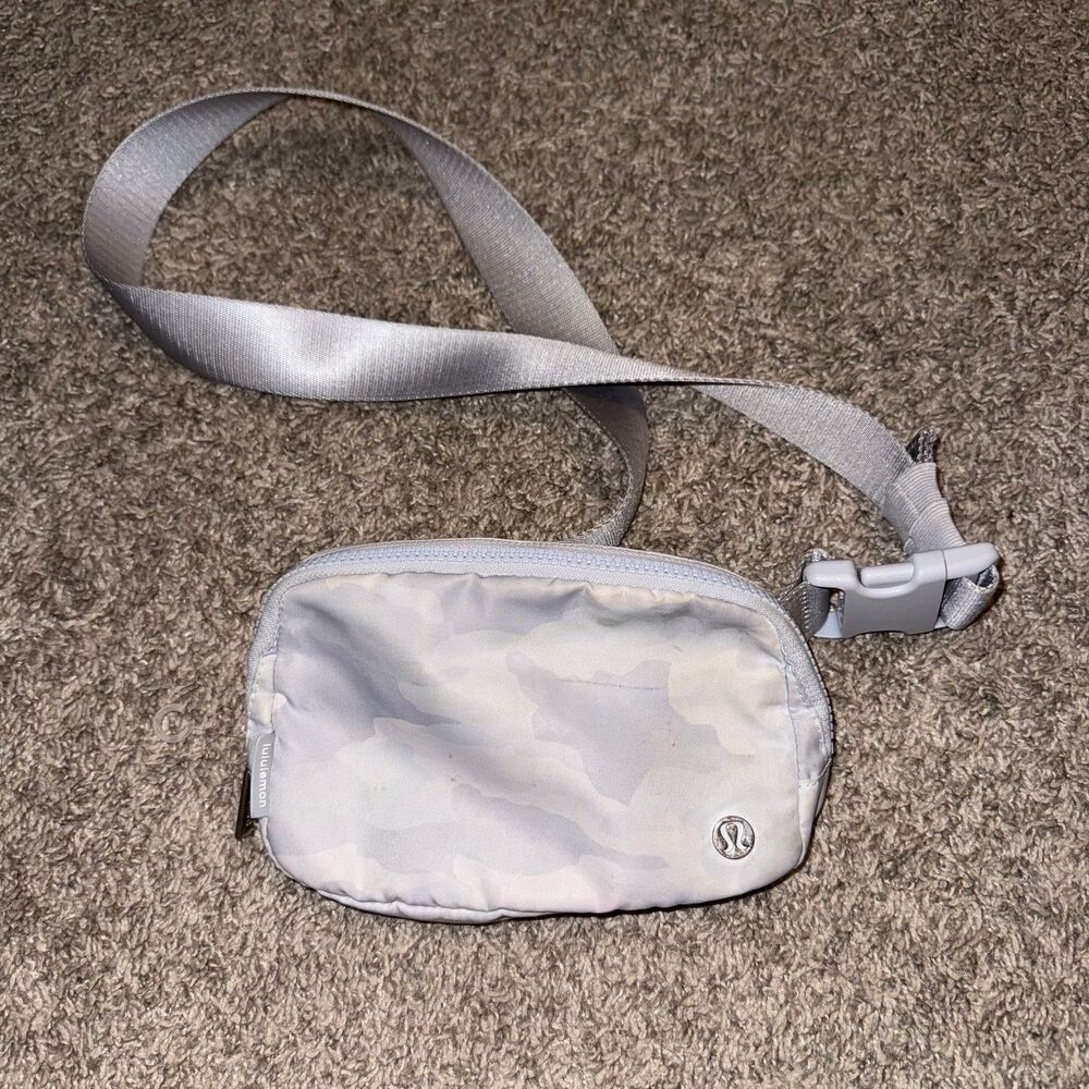 Lululemon Everywhere Belt Bag 1L Heritage 365 Camo Starlight Multi Gray White